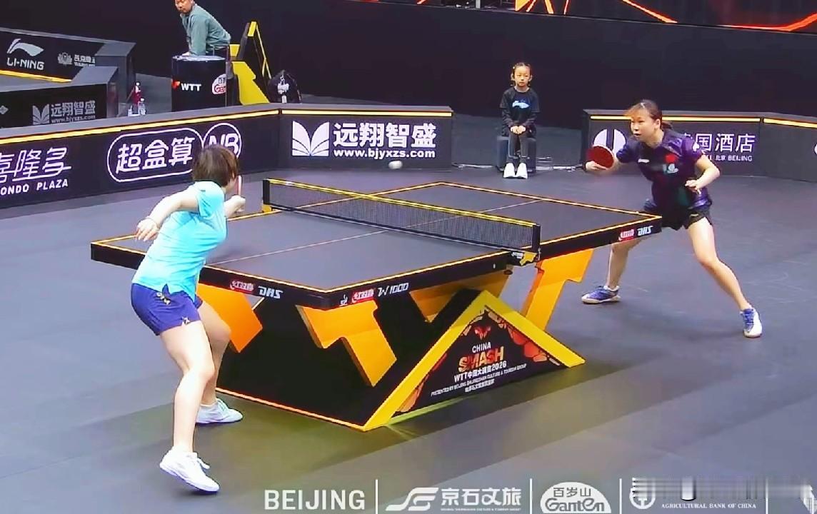 蒯曼3:1 战胜了队友纵歌曼！
在 2:1 领先的情况下，蒯曼第四局打得更加放松