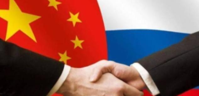 直到现在美国才看透，其实俄罗斯背后站的是中国！

俄乌冲突打到现在已经走过了四个