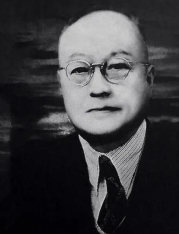 1945年，中统的徐恩曾被撤职后，无事可干的他改经商卖黄豆，囤了30万斤黄豆后，
