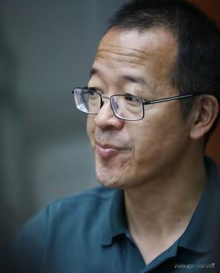 俞敏洪的一番话字字戳骨，引人深思：“若一个社会把溜须拍马当成情商，将利益输送视作