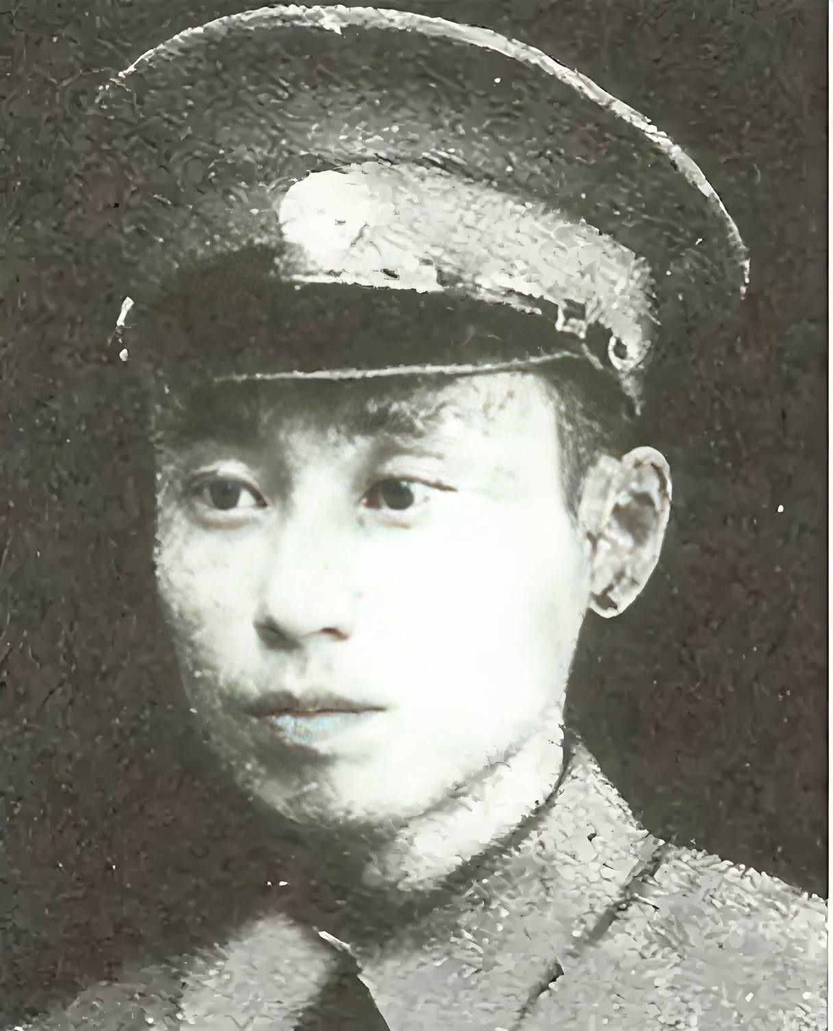 从秋收起义副总指挥，到功德林高级战犯，韩浚一生到底经历了什么？
 
1927年的