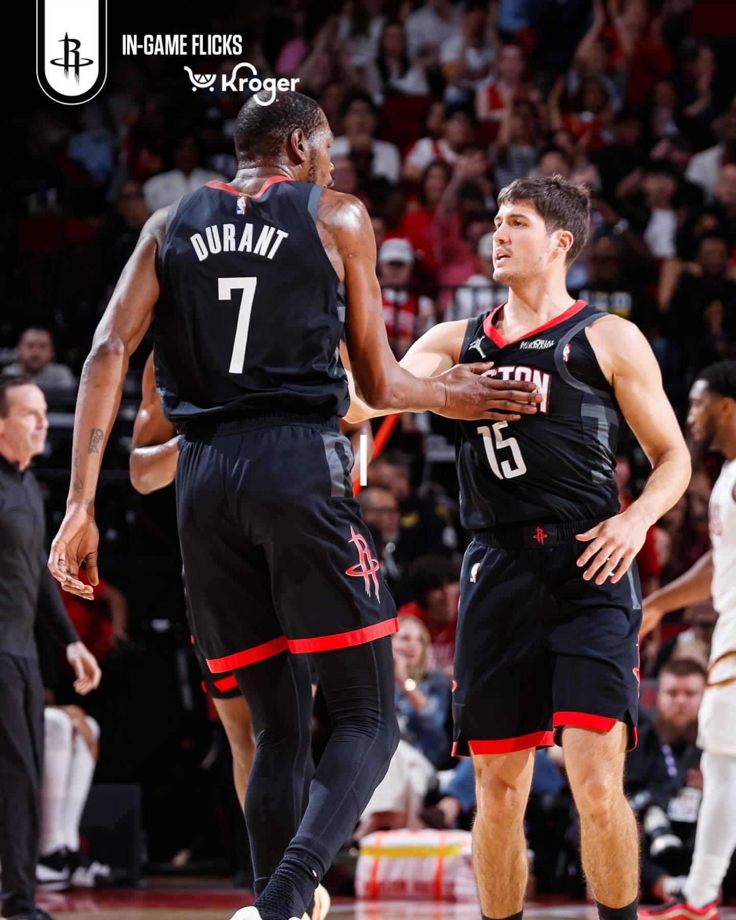 杜兰特赛后采访谈到谢泼德的表现：“他的自信心有所进步，我们相信他能上场有所作为，