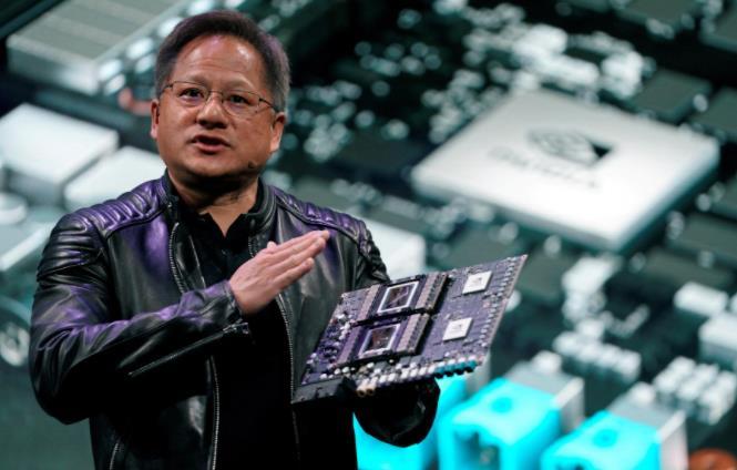 黄仁勋终于能睡好觉了！就在刚刚，懂王批准了英伟达H200对华销售，要知道，昔日的