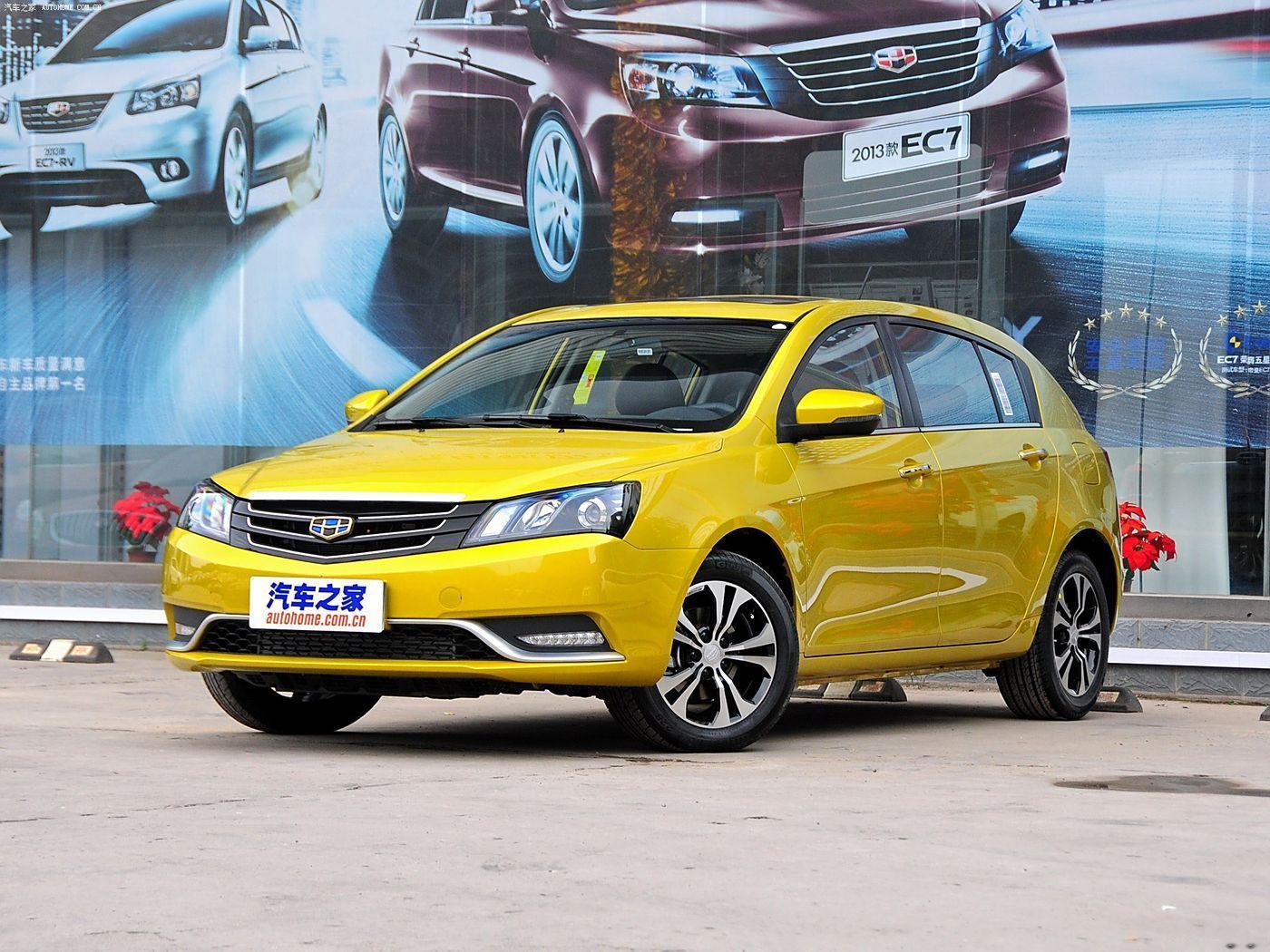 我家楼下有这么一辆金色帝豪两厢，也是很稀有了，下次看到拍个照 