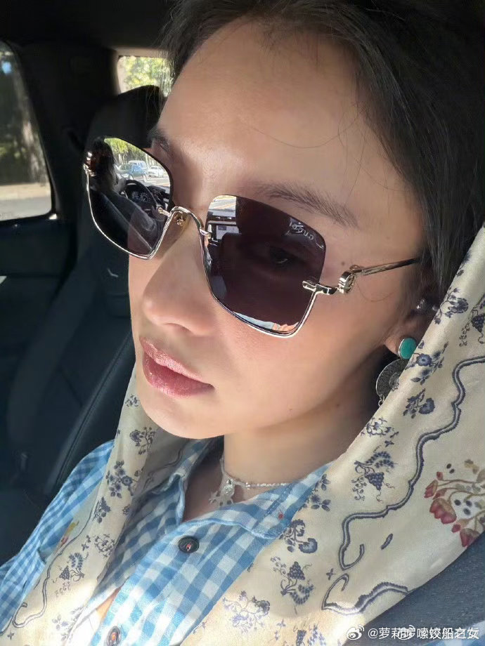 看倪妮考驾照像在追连续剧其实也像偶像剧，因为这张脸，不过谁考驾照不是连续剧呢，都
