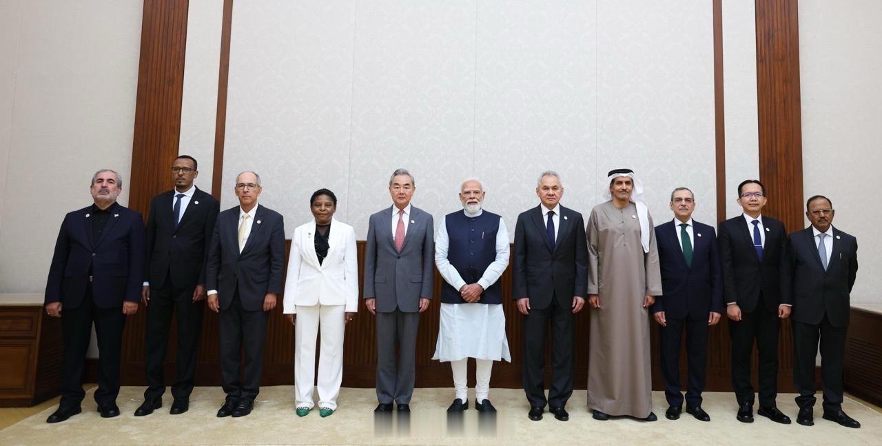 🇮🇳莫迪会见出席第十六次金砖国家安全事务高级代表会议的与会代表。海外新鲜事热