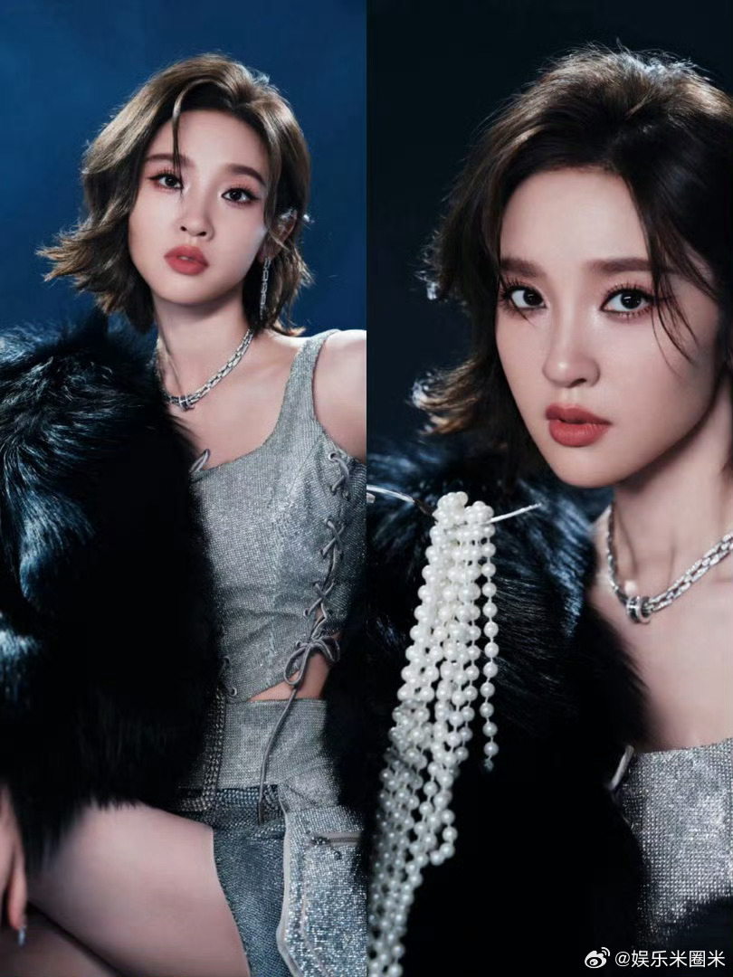 唐艺昕闪爆了唐艺昕美得眼前一晃又一亮女团风闪丽造型完美适配，华丽亮感穿搭衬肤色提