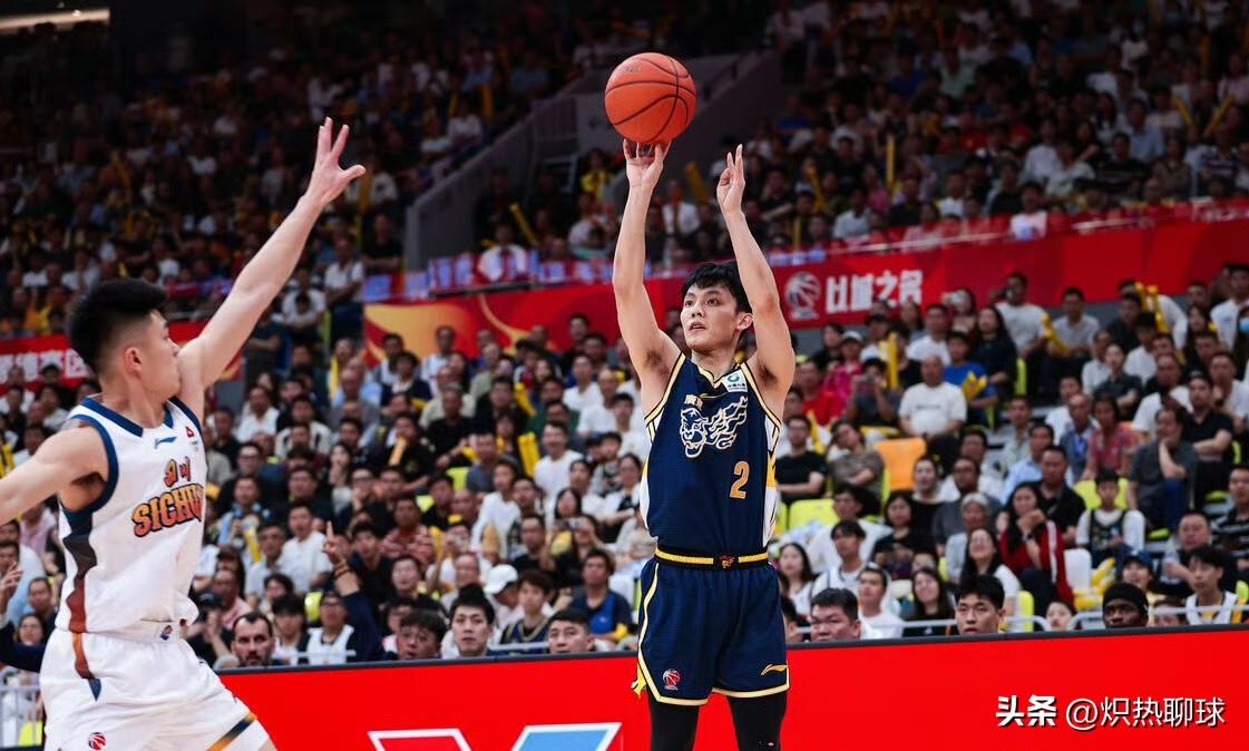 广东宏远的运气真好，之前的苦主山西汾酒却过来帮助他们稳住前四的排名！
昨晚广东宏