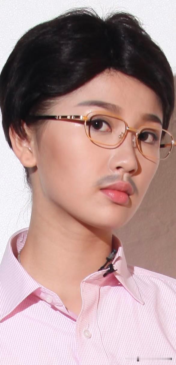 虞书欣早期女扮男装造型 很nice 酷