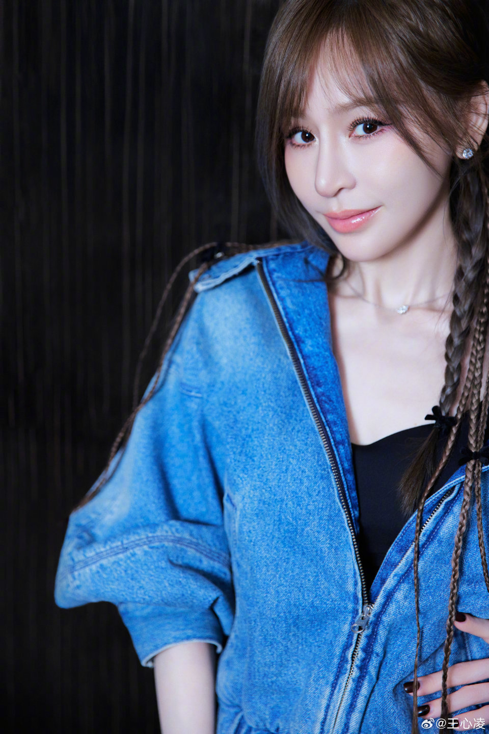 欧尼这次的妆造好美请继续保持