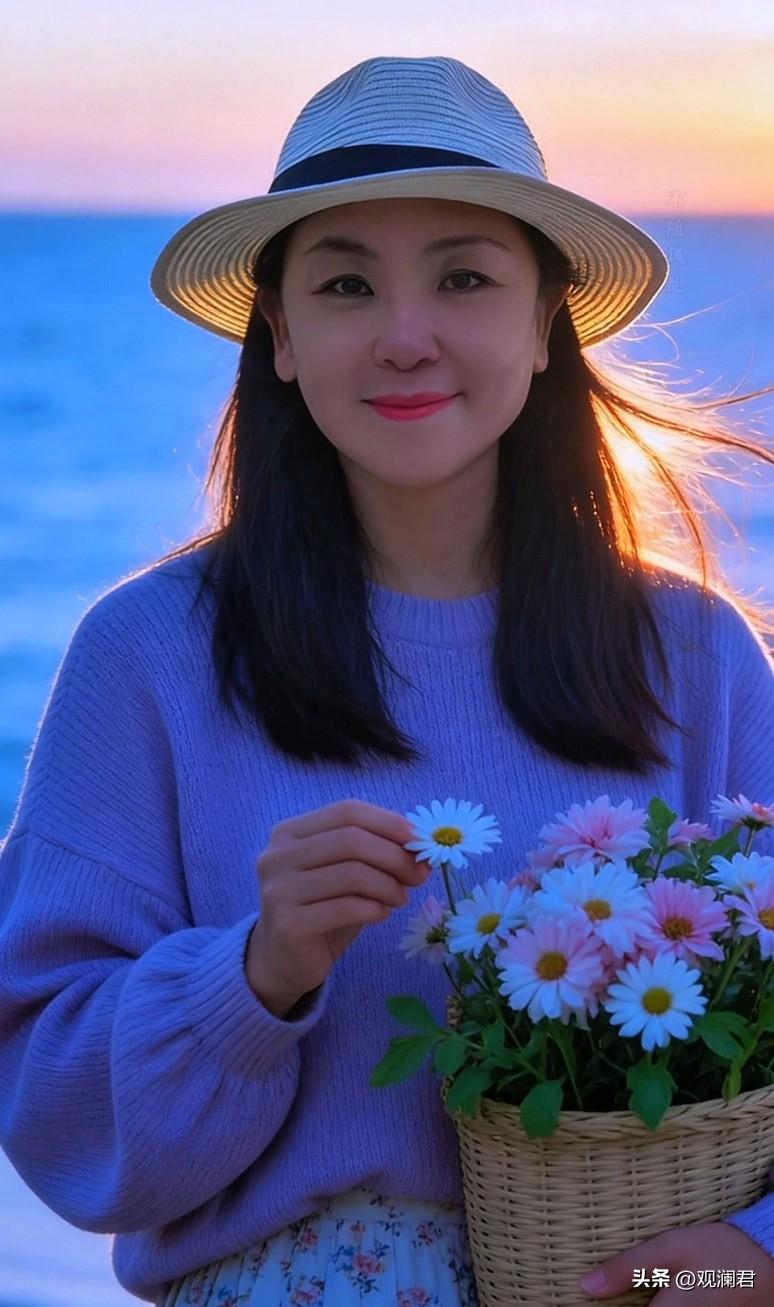 今天突然发现眉毛高低不一样，粗细也不同，脸盘也不对称。