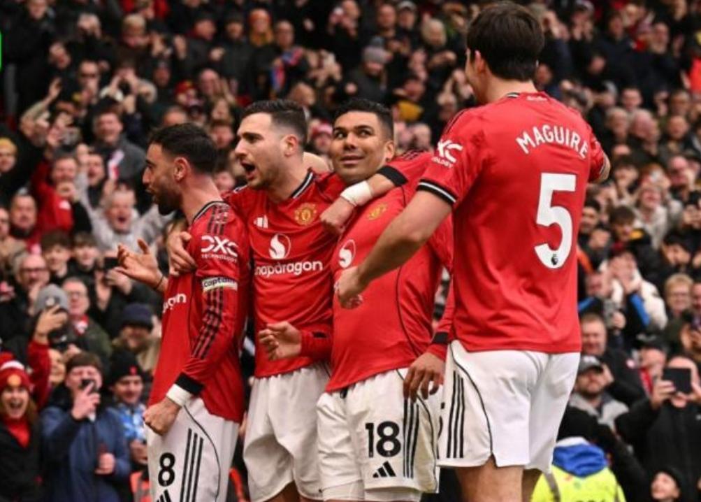 卡塞米罗，曼联中梁砥柱，真大腿，失去他，曼联下赛季真的够呛！
曼联3-1击败维拉