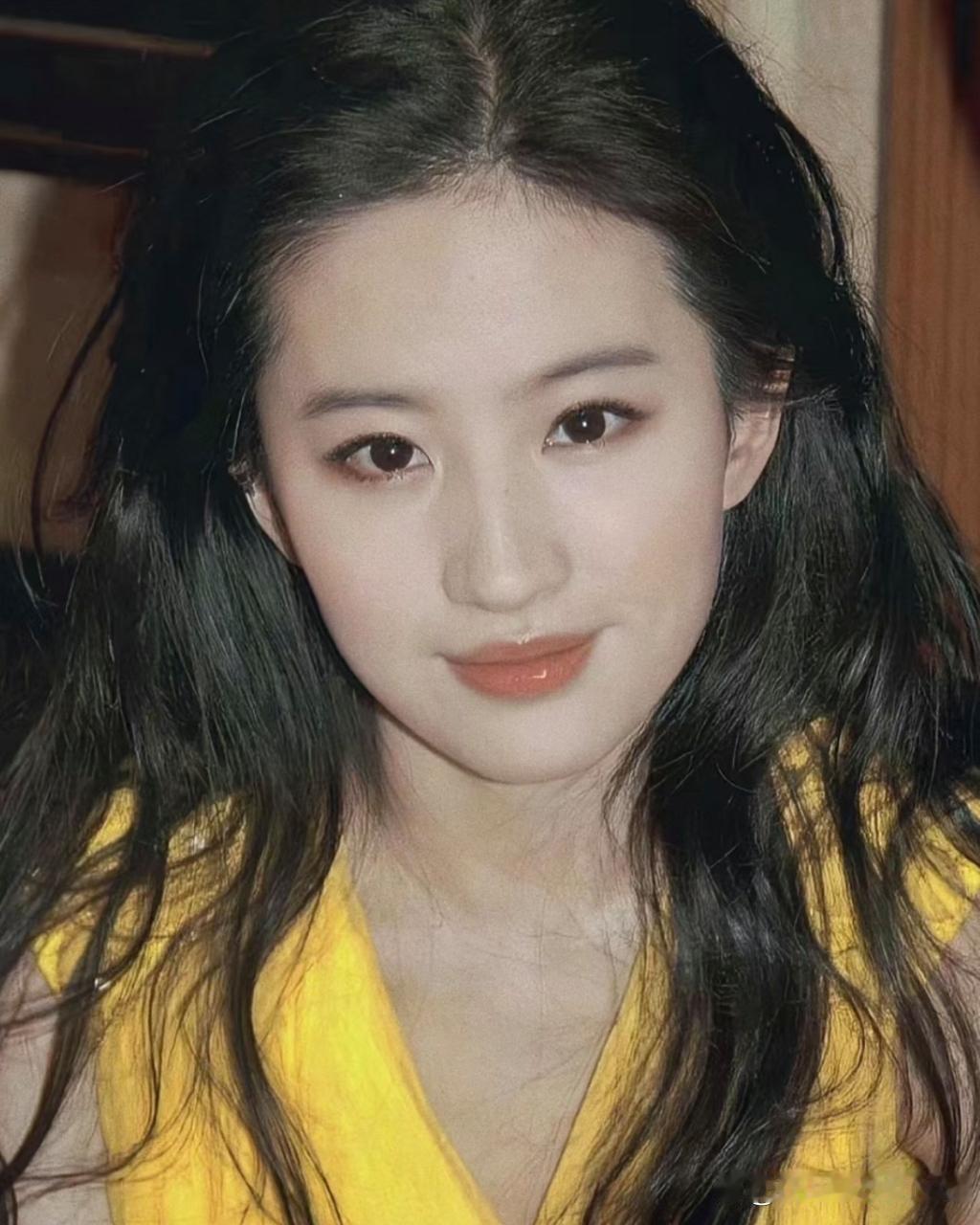 刘亦菲自己都生不出这么像的女儿吧 