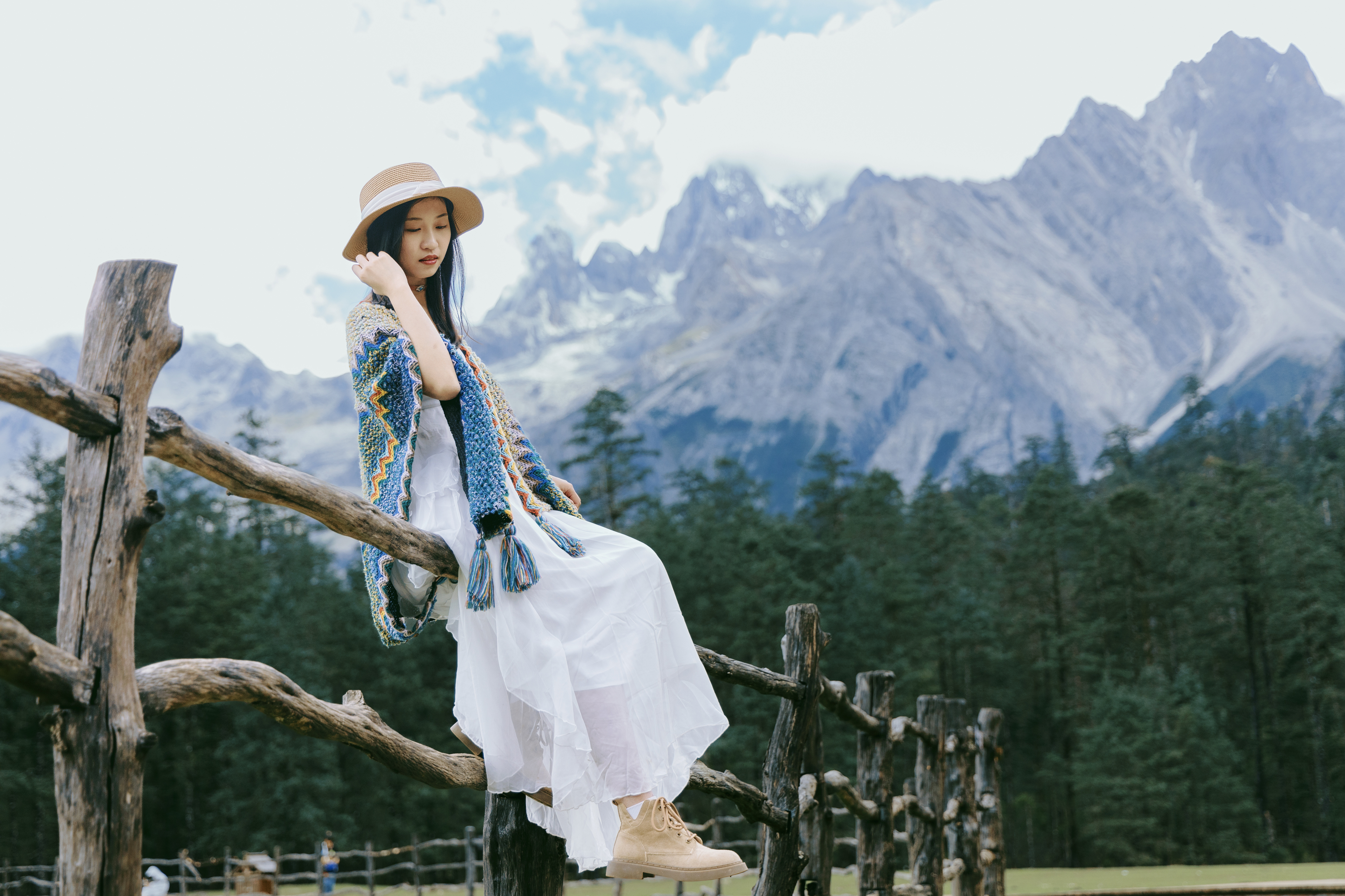 大理丽江六天五晚轻松游第一天 大理接站后前往大理古城。大理古城位于苍山脚下，始建