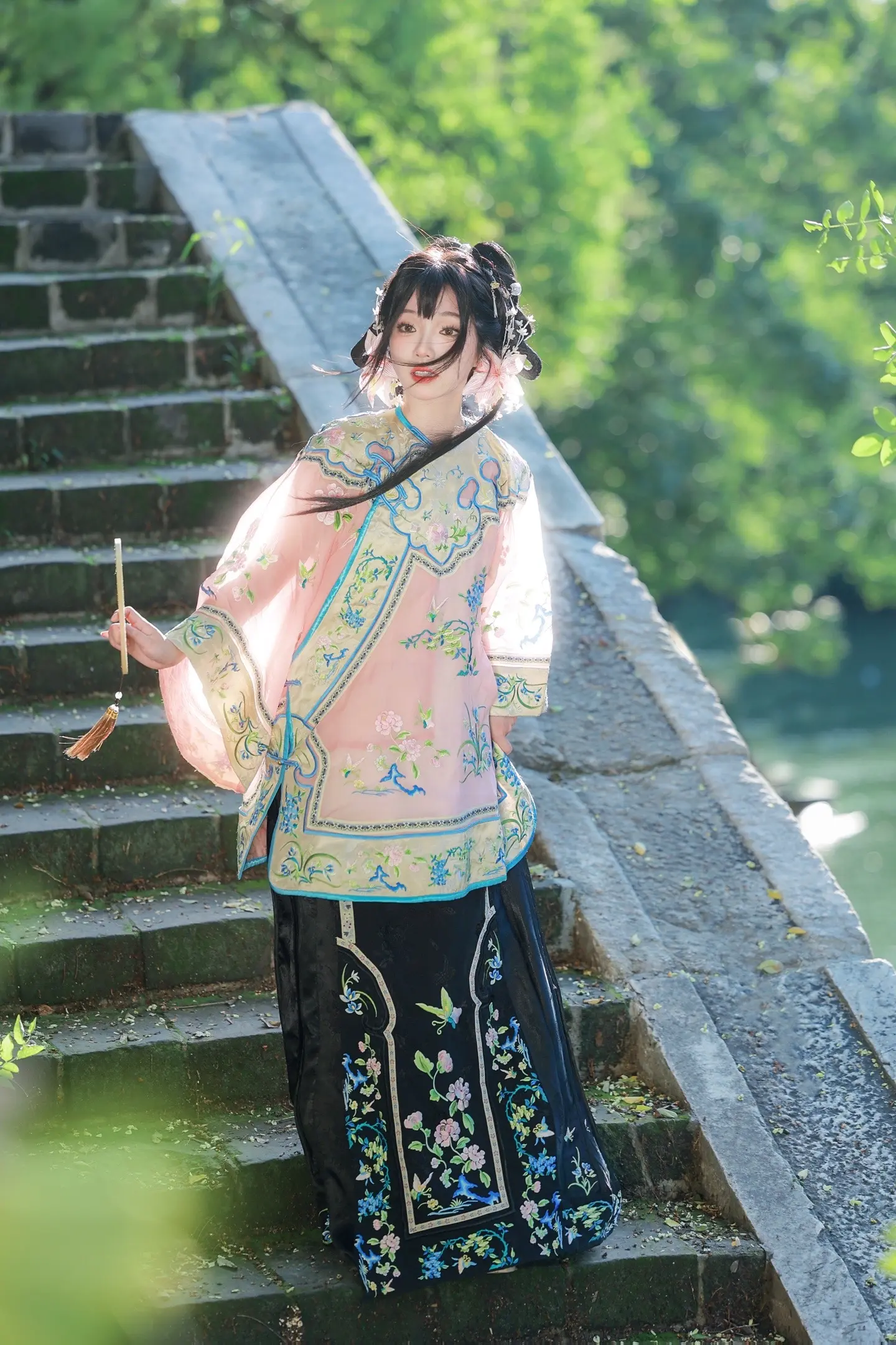 “就跟我一起出去玩吧”