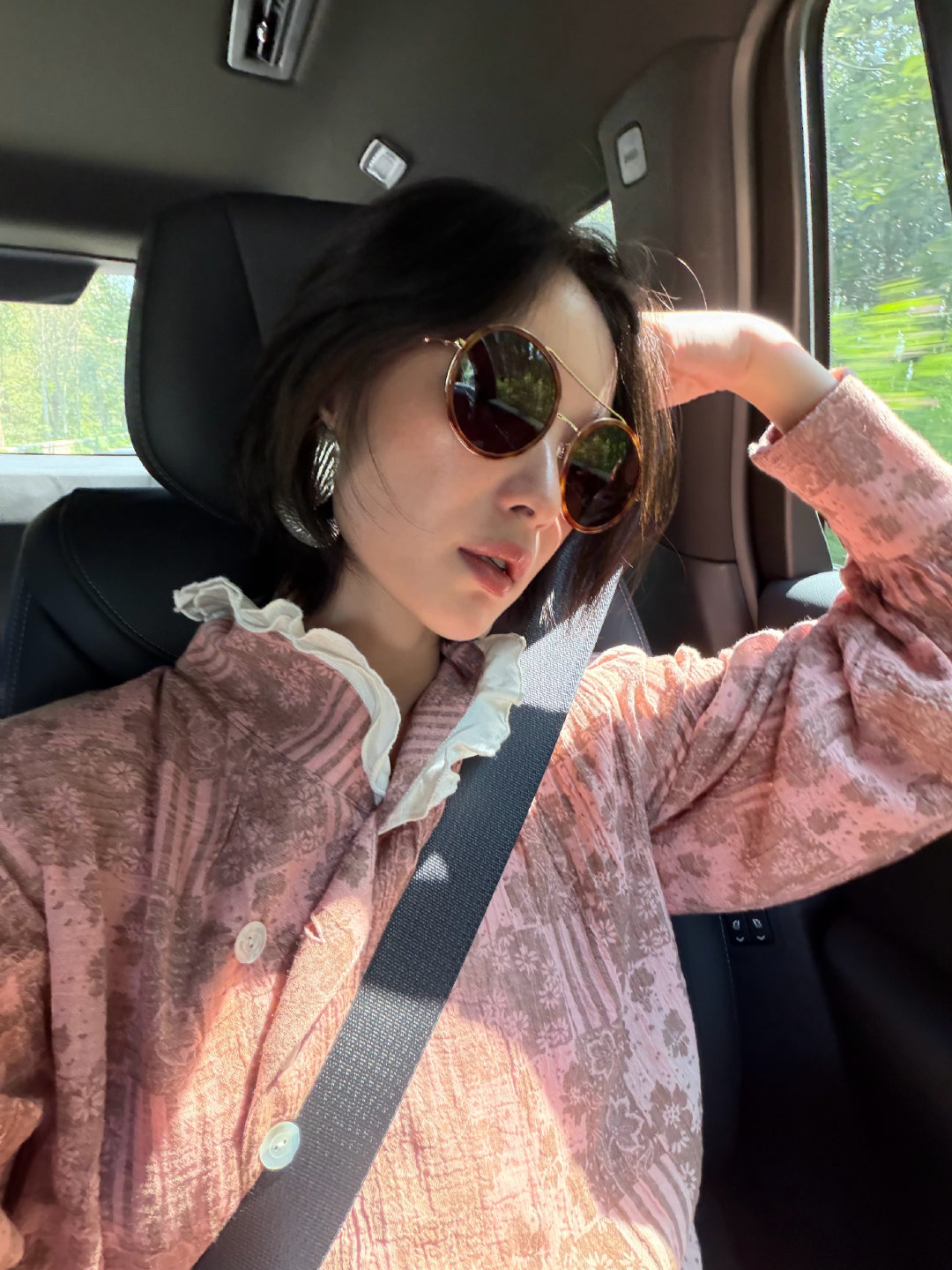 倪妮等我练练手下次见面我来开 蹲住这档了，倪妮暂别荧幕驶向无垠山野，那种随路途随