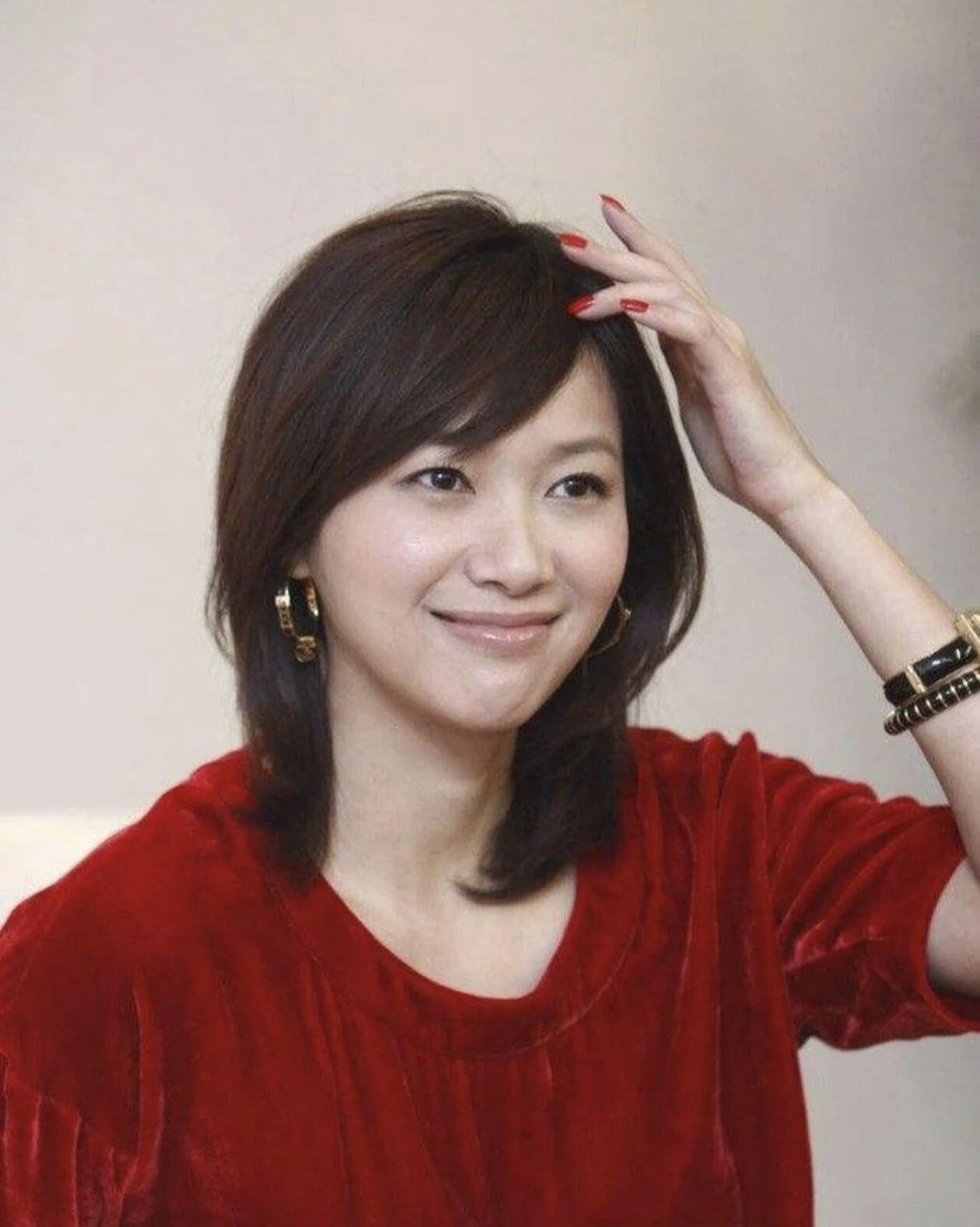 幸福不是拥有越多越好，读懂徐静蕾的选择曾经在舞台上闪闪发光的徐静蕾，主动选择放慢