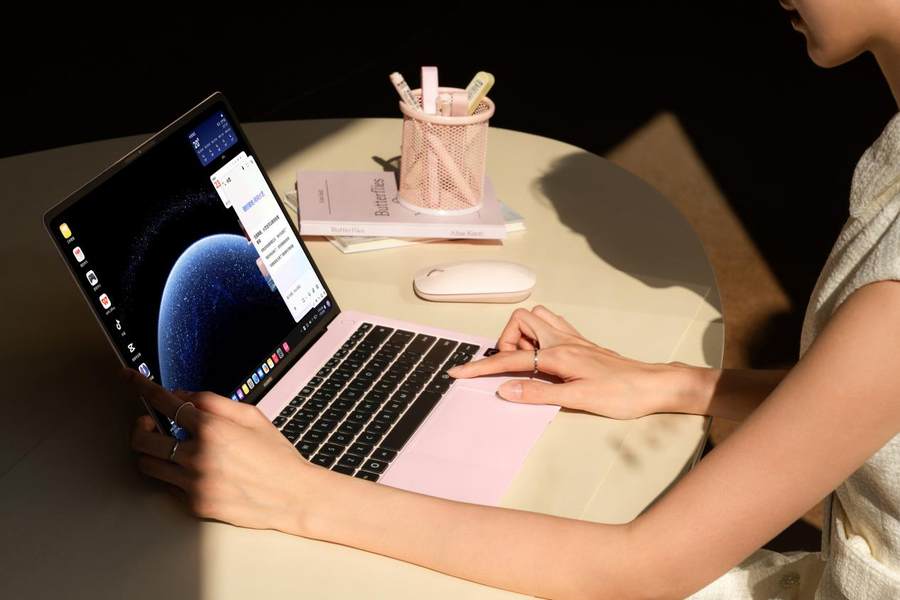 鴻蒙電腦兩款新色機(jī)型今日正式開售 首發(fā)AI深度研究 AI能力再進(jìn)化