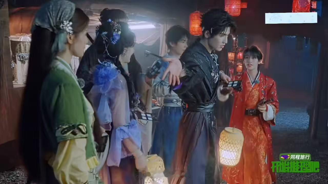 开始推理吧下一期有杨超越 预告里的杨超越像是从山林里走出来的小精灵，清透的绿色妆