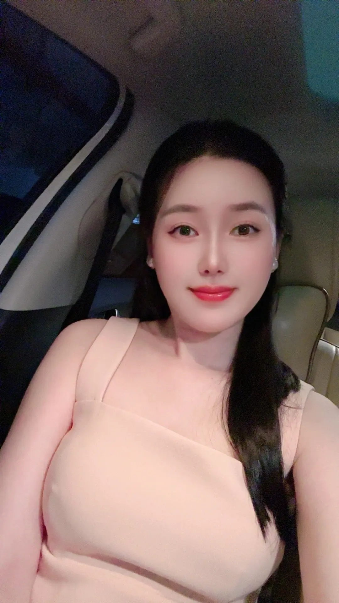 爱到深处是无言，情到浓时是眷恋，不求彼此拥有，只愿一生相守，不求海枯石...