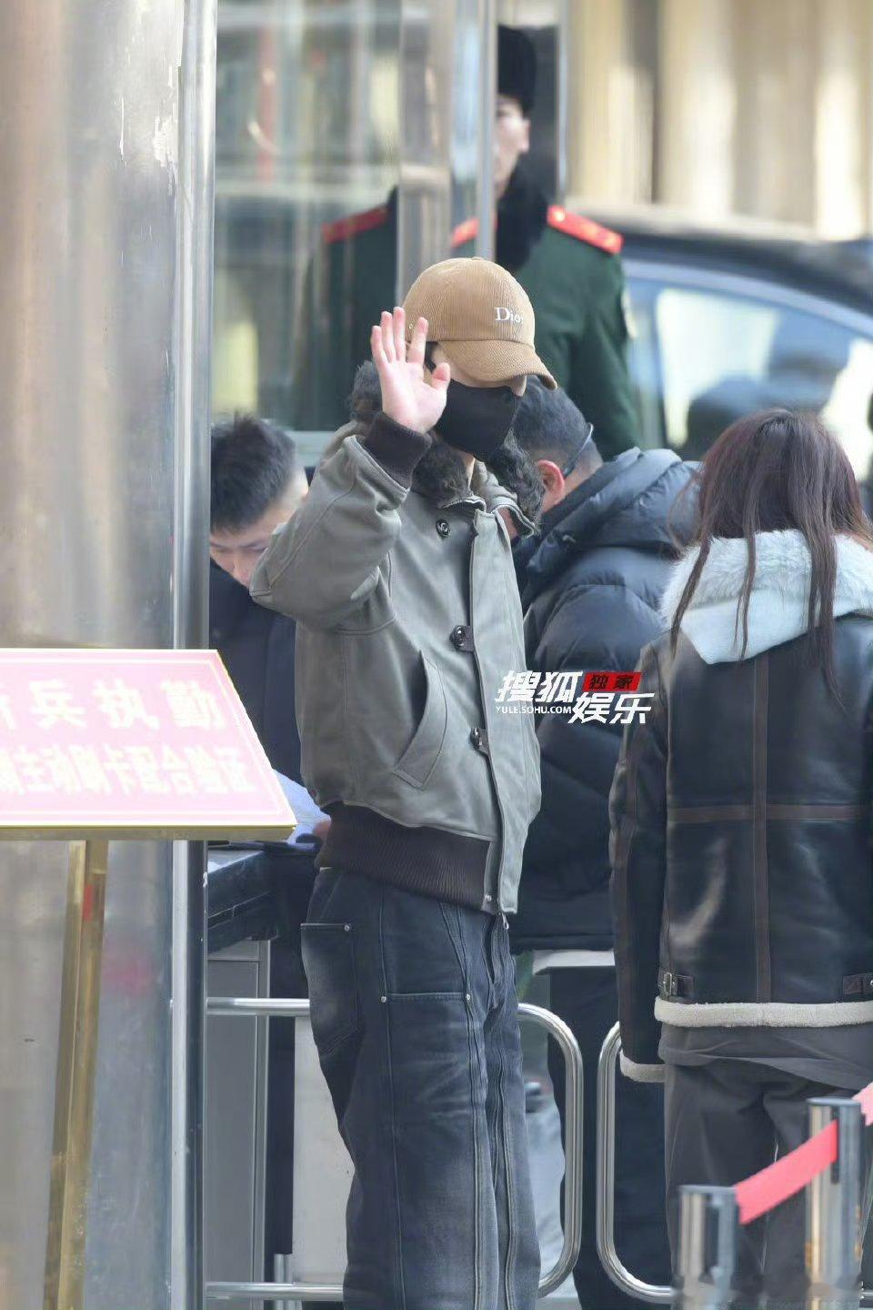 李昀锐现身央视春晚第二次联排啦！期待小林的唱歌舞台