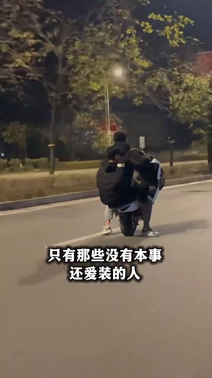 合群不是人缘好，是你不挑。
合群不能说明你人缘好，只能说明你不挑。动物世界里老虎