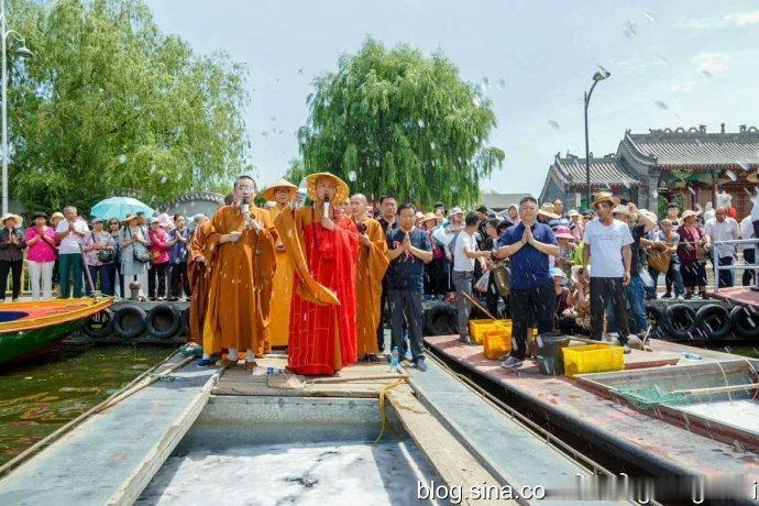 共业所感，天时越来越快，灾难越来越多、越来越勤、频繁。世人受五浊恶世之熏陶，加之