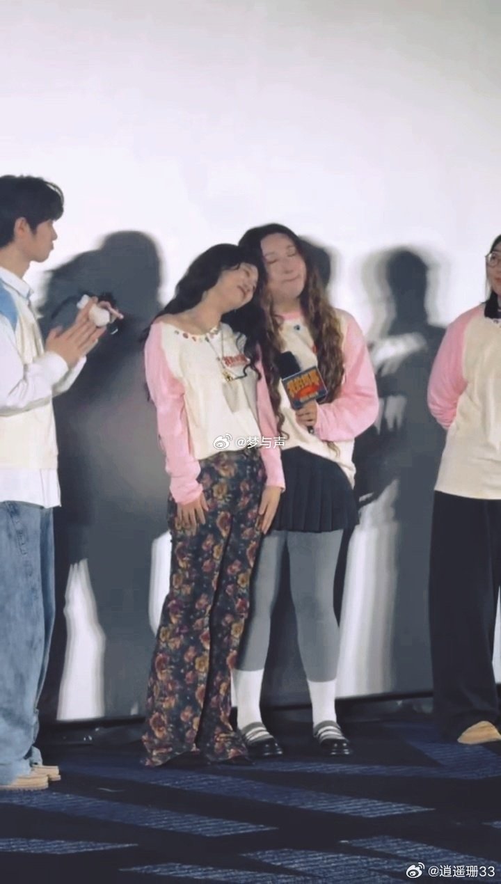 马思纯锤娜丽莎浪漫成这样了 不是所有浪漫都需要昂贵的礼物，锤娜丽莎送的这颗星星，