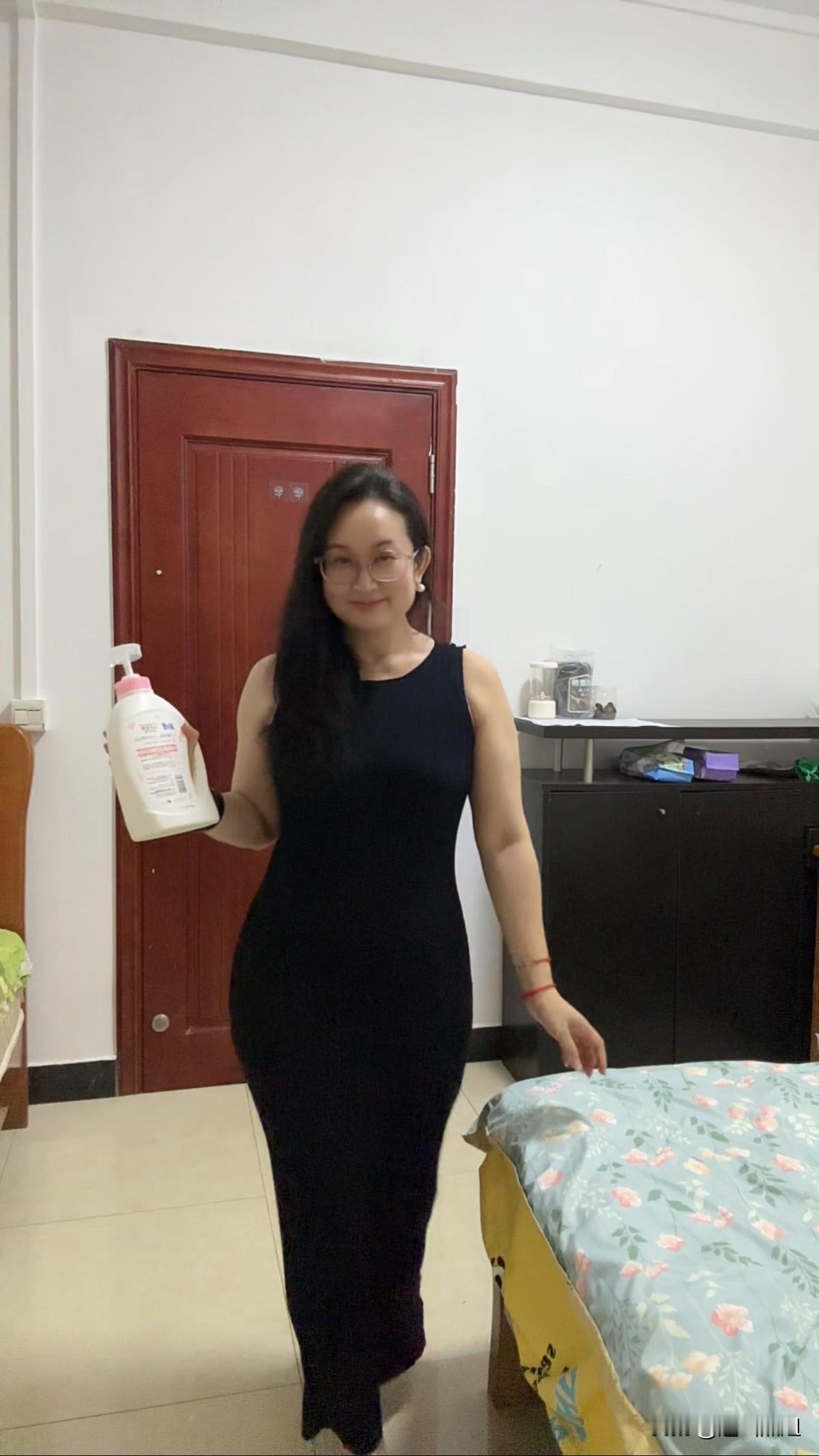 这个视频天知道我拍了多少次，最终不好意思发出去，不够自然，怕被人说装，我原本就是