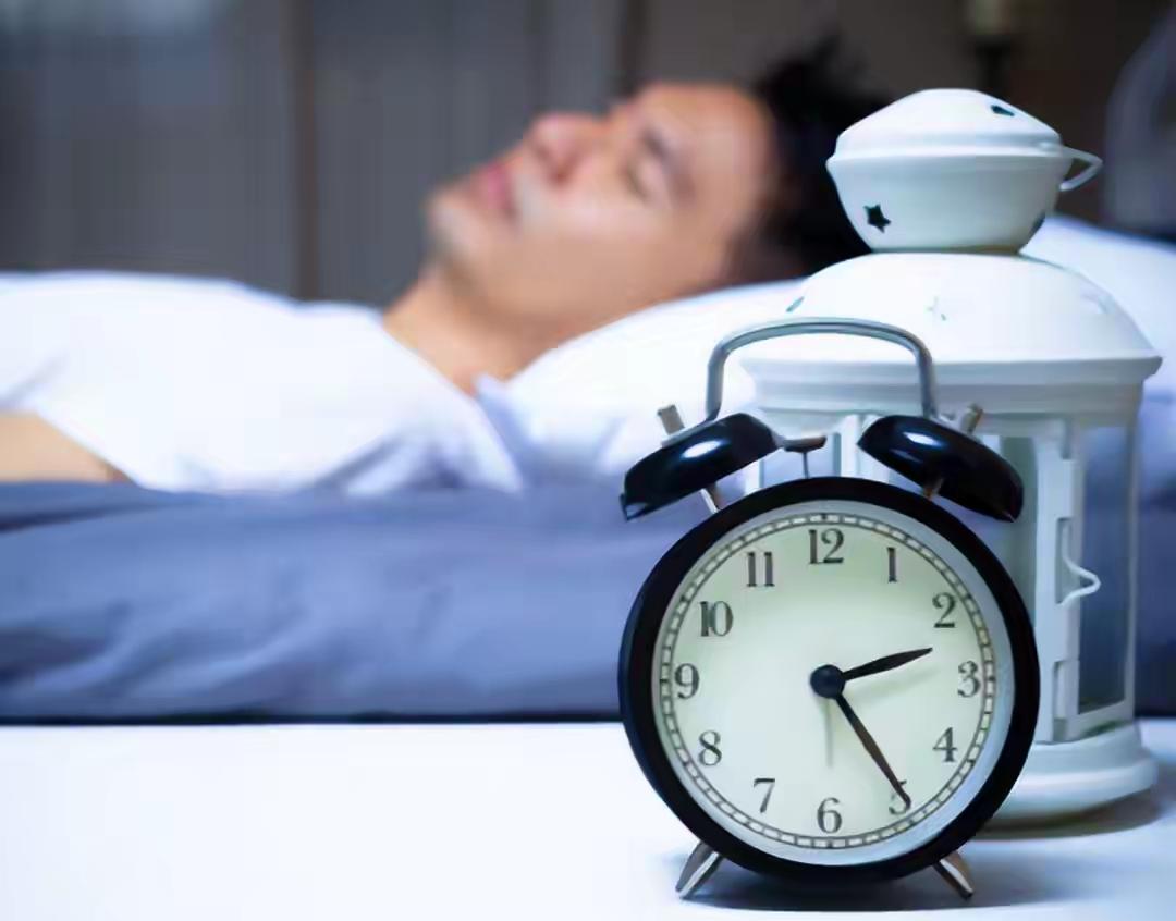 心脏和情绪一起“打卡”的入睡黄金档：不是10点，也不是12点，而是——22:39