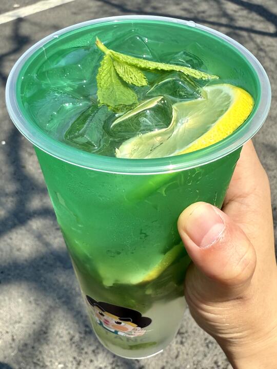 一口入喉从头顶凉到脚底板，最低才 4r…