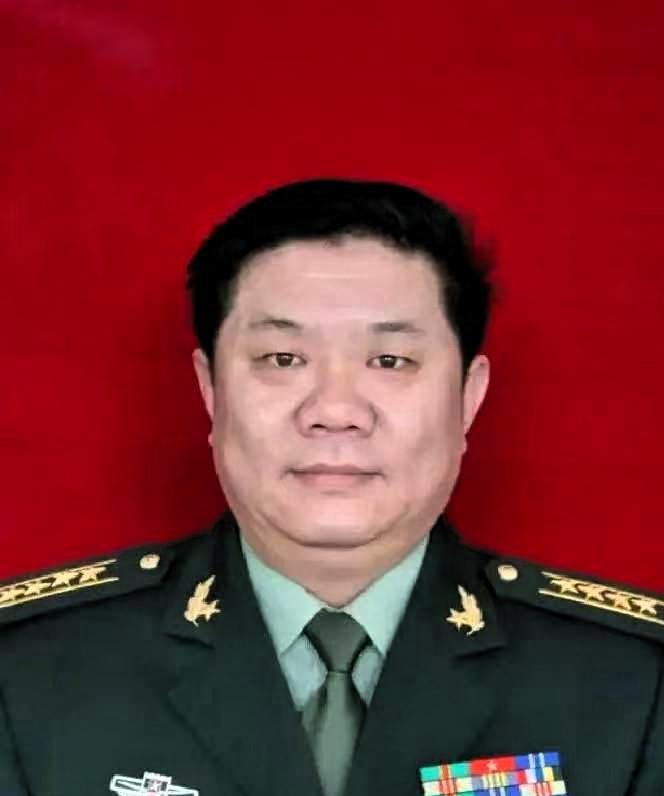 1985年，老山敢死队队长孙兆群在冲锋前，跟52个兄弟砸下了一句话：谁活着，谁就