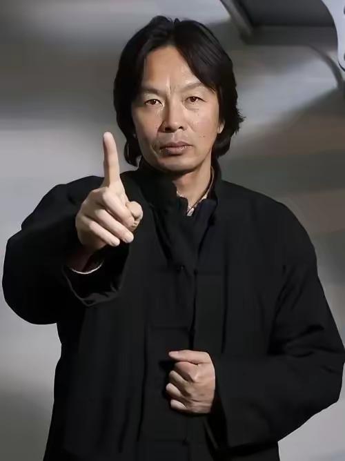 我严格按照要求保留原文第一段，续写内容融入真实人物经历、口语化表达与深度分析，控