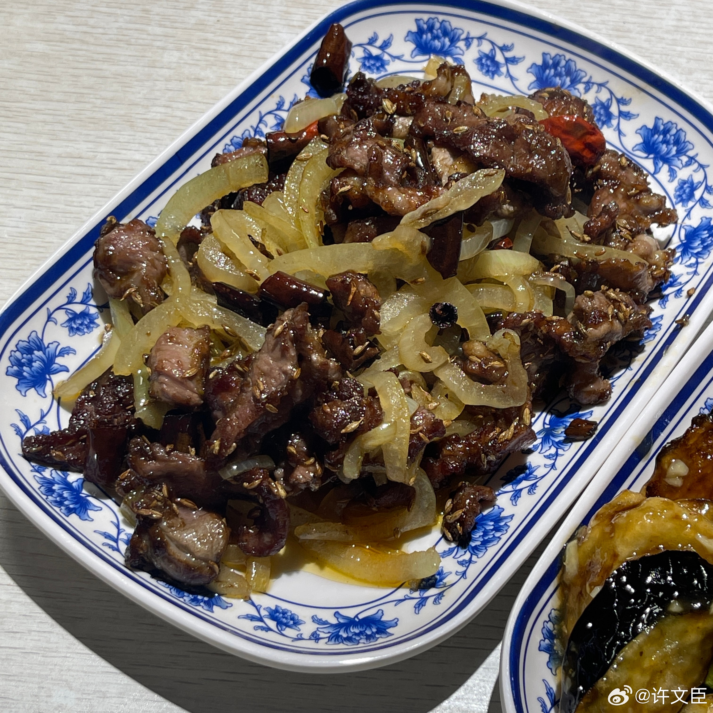 每日一餐分享刚从床前爬起来，不做饭了，出门吃许文臣