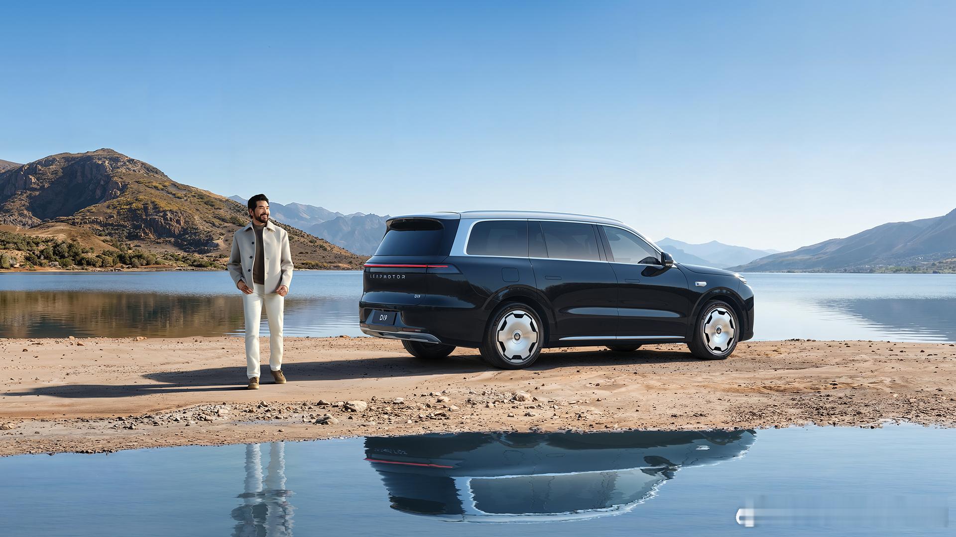 零跑 D 系列代言人费翔携手 零跑D19用张弛有度的出行美学，解锁更高级的豪华出