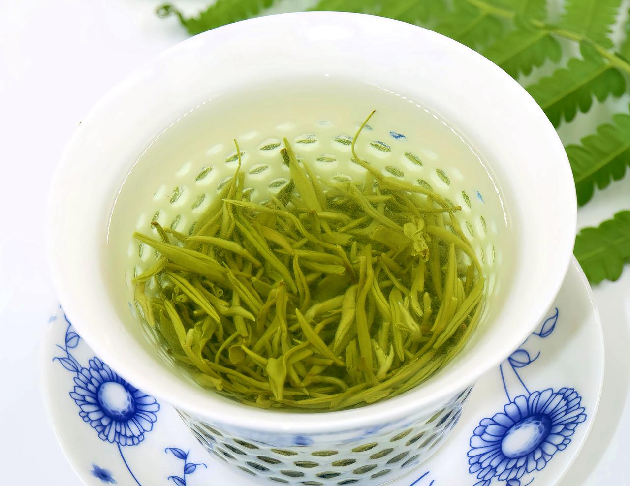 碧螺春：从“吓杀人香”到名茶传奇，

碧螺春，是中国名茶中极具传奇色彩的一款。自