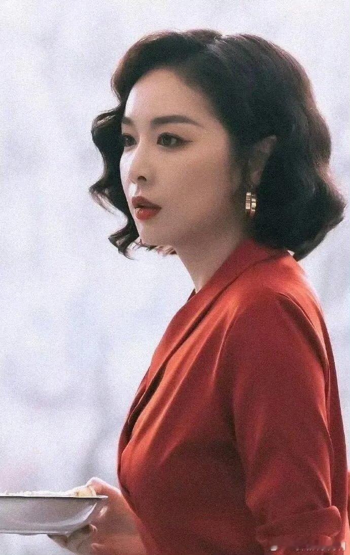 周五晚高疯这段太好笑，高叶姐系魅力爆棚，俩妹妹被罩得超安心周冬雨 别让影后干这个