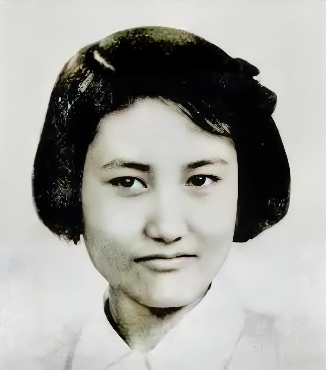 1975年4月4日，45岁的张志新在沈阳被执行死刑，罪名是“现行反革命”，她从被
