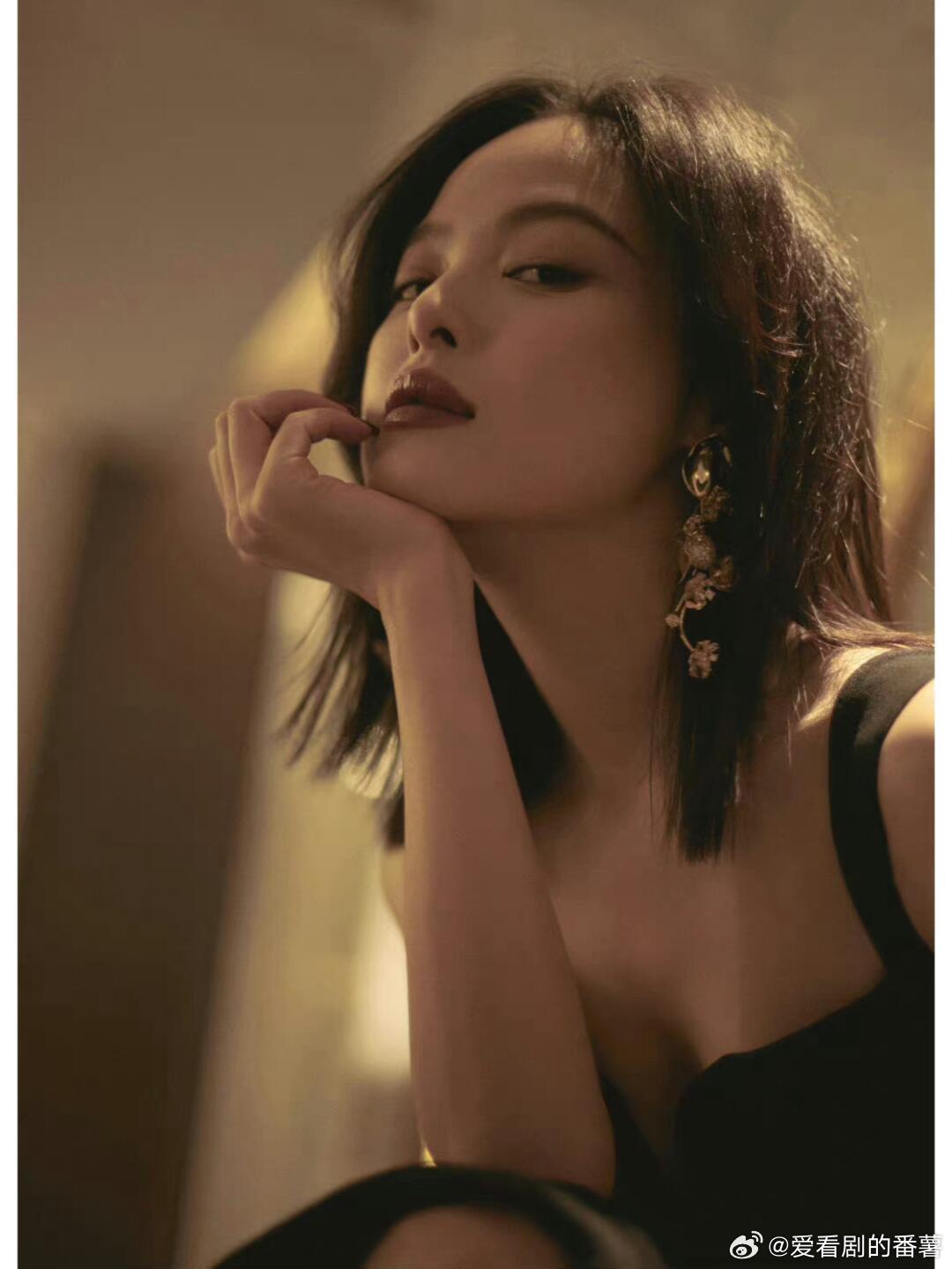 #辛芷蕾疑似分手##辛芷蕾[超话]# 这眼神，这嘴唇，属实有点顶不住了！辛芷蕾真