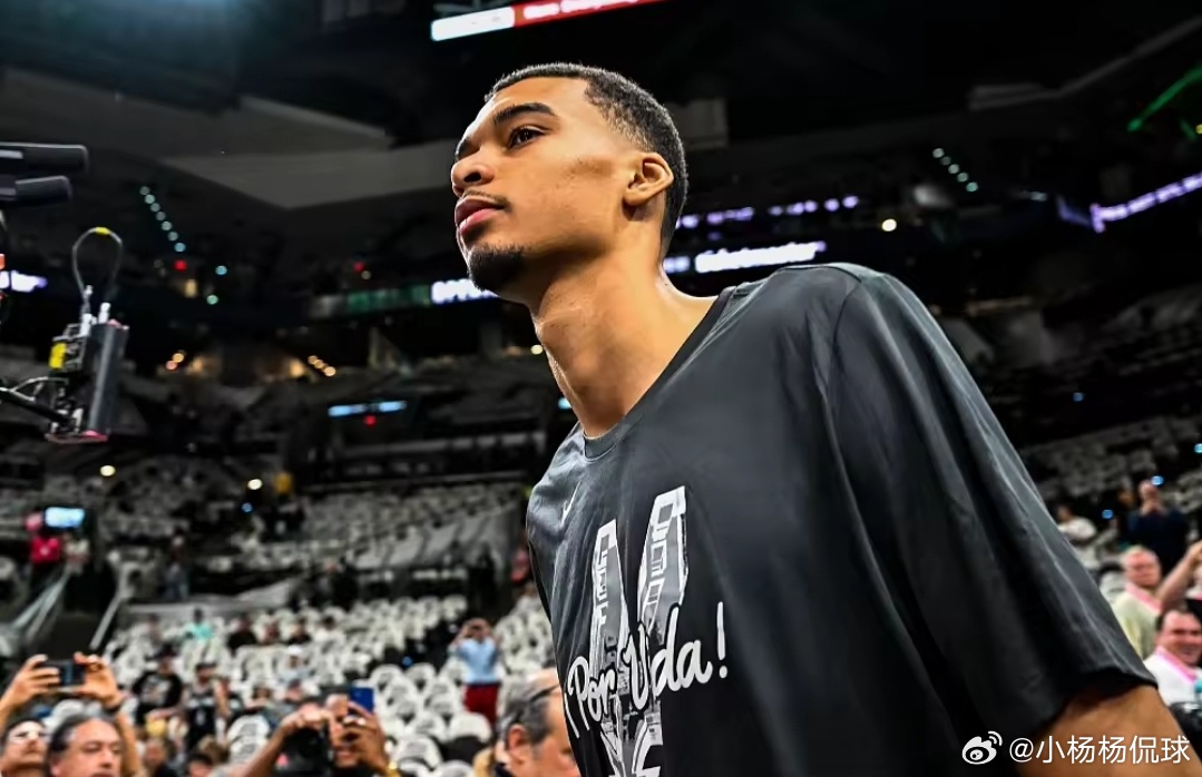 文班亚马成为马刺队史第三位连续两场得分超过40分的球员马刺队客场以127-113