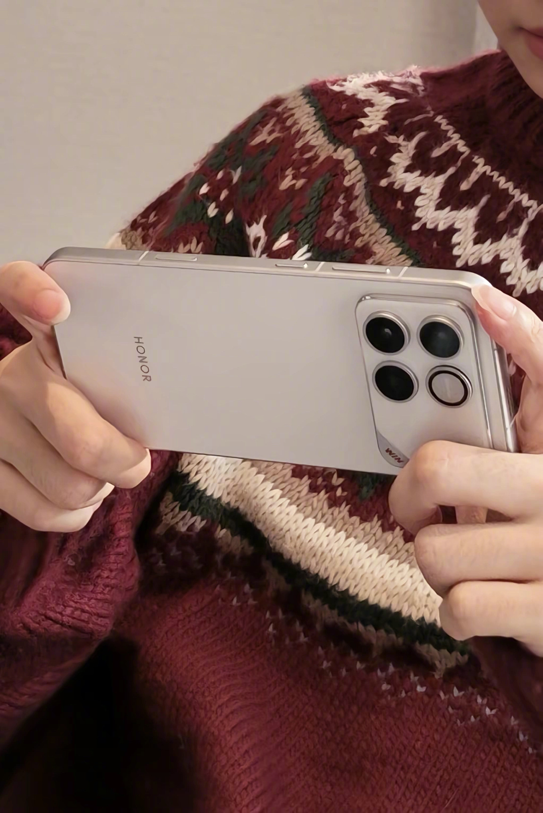 荣耀win系列首款新机，有点像