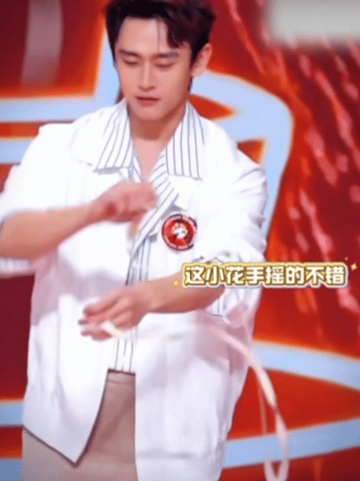 王天辰剧里姐夫剧外甩面谁被王天辰的反差萌狠狠拿捏了！剧里深情温柔，剧外认真学甩面