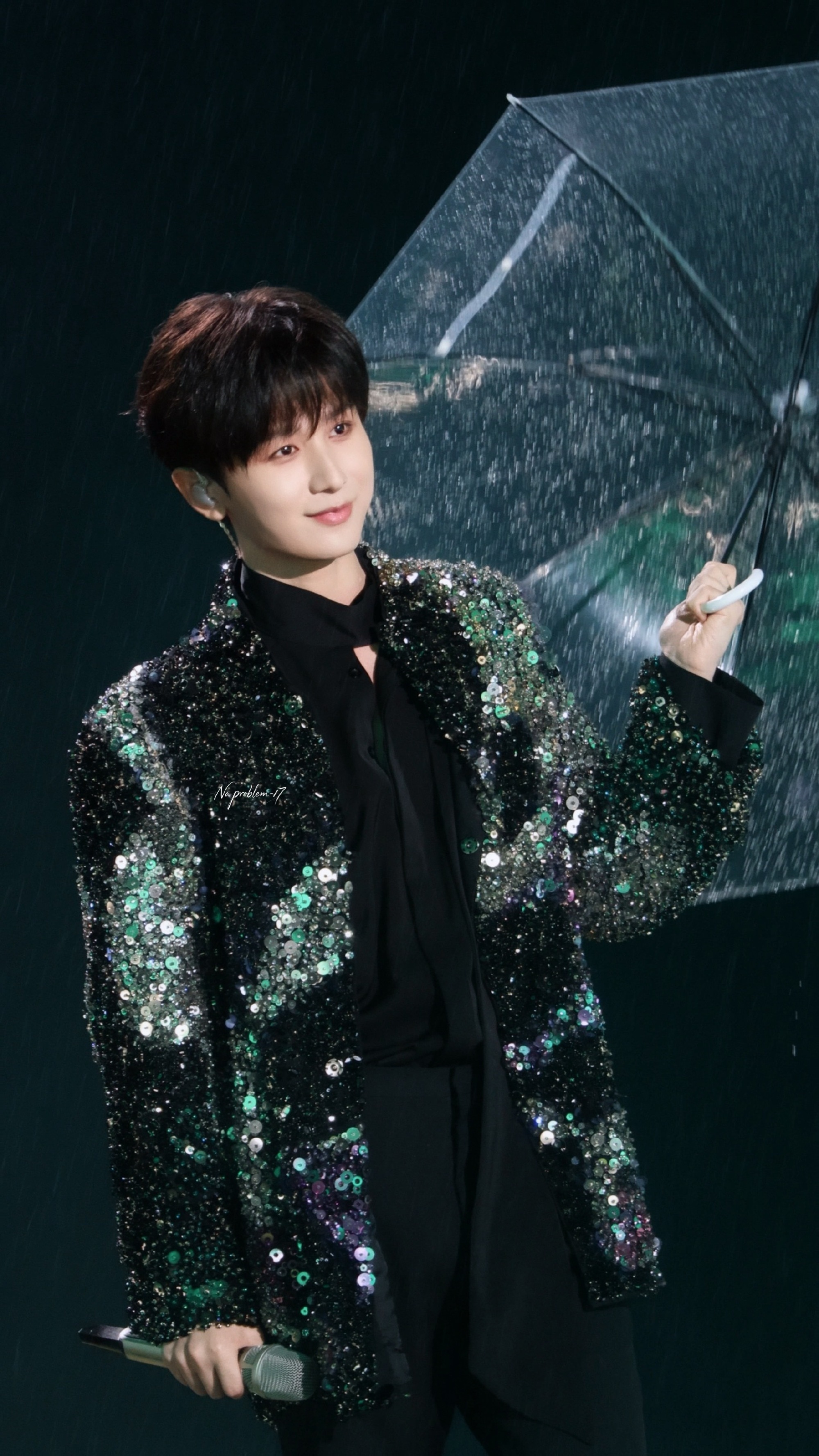 成毅 演唱会  cy 成毅雨中唱小情歌 🈲 快 转，发现 一律❌黑傅诗淇（成毅