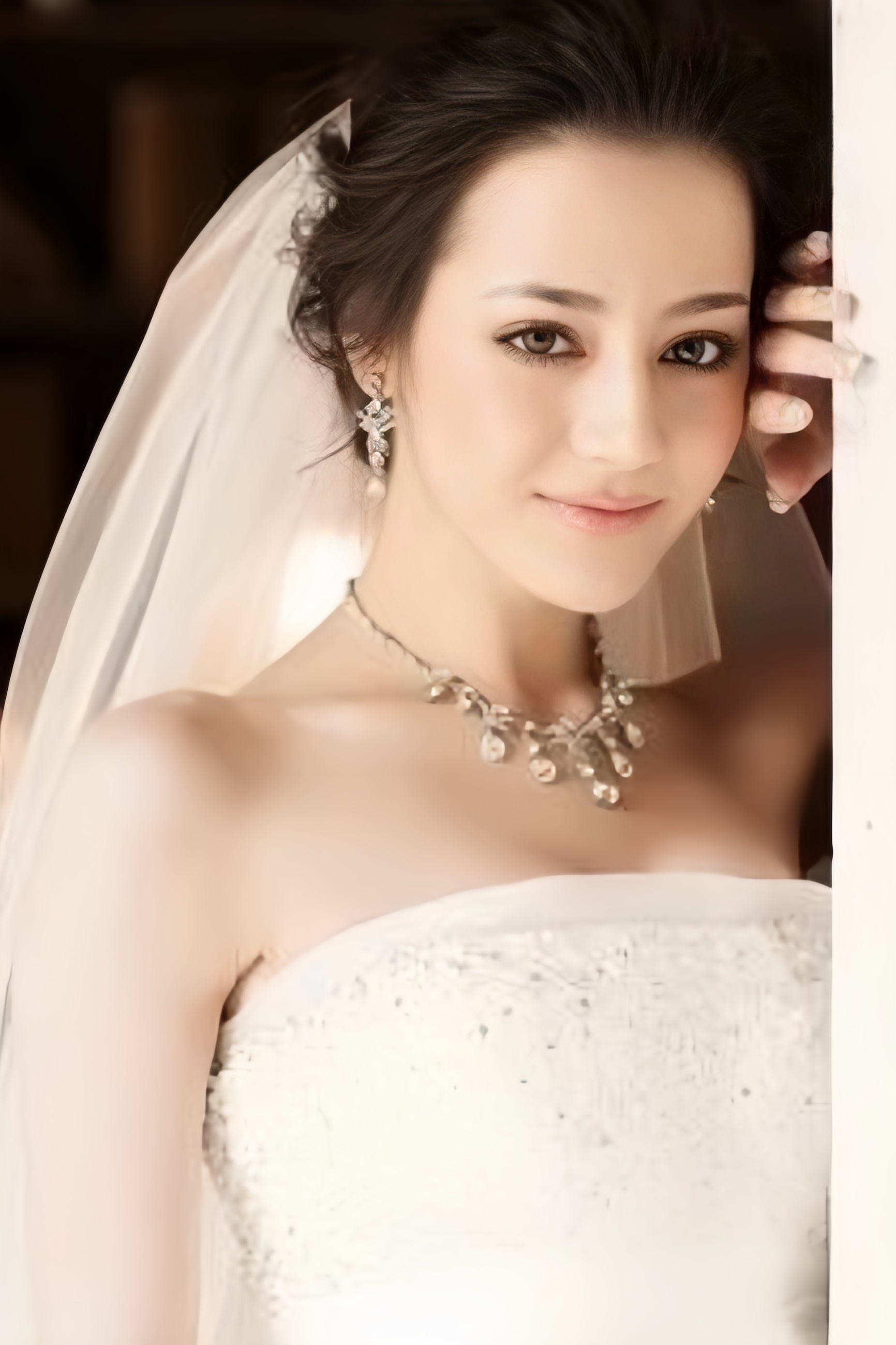 迪丽热巴早期婚纱·𝘿𝙞𝙡𝙧𝙖𝙗𝙖    迪丽热巴娇韵诗代言人|迪丽