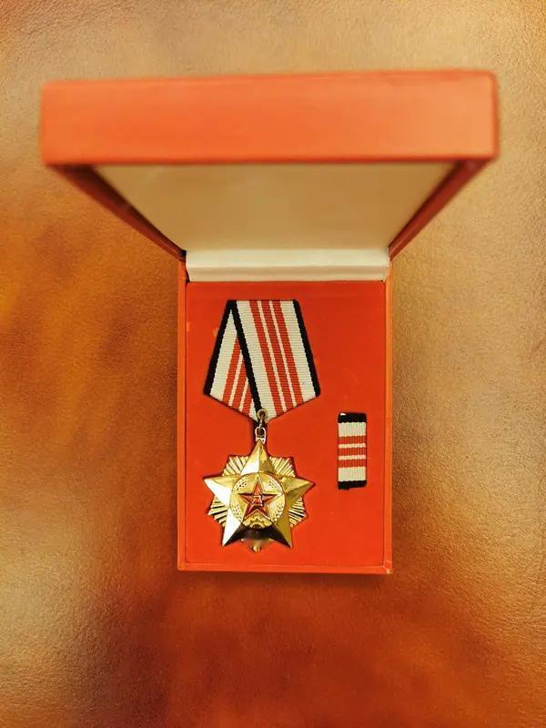 在部队荣立三等功，不只是荣誉勋章。部队奖金2000元，地方政府还会跟进奖励、入户