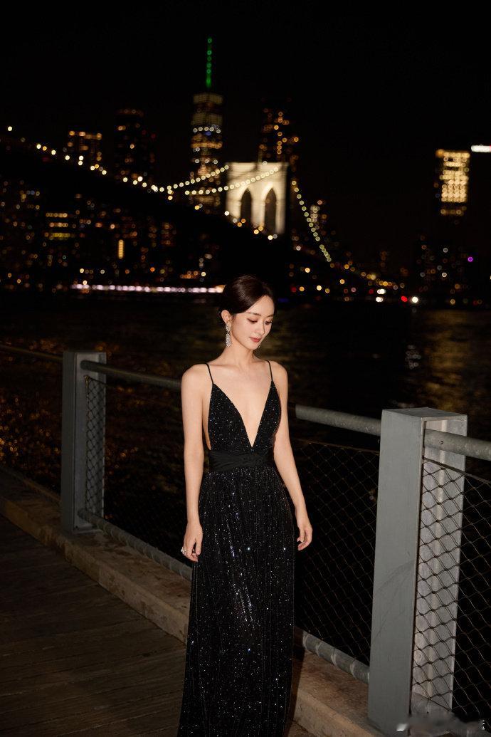 赵丽颖溢出屏幕的生命力 镜头前的赵丽颖总是如此鲜活。这份生命力不仅来自角色的赋予