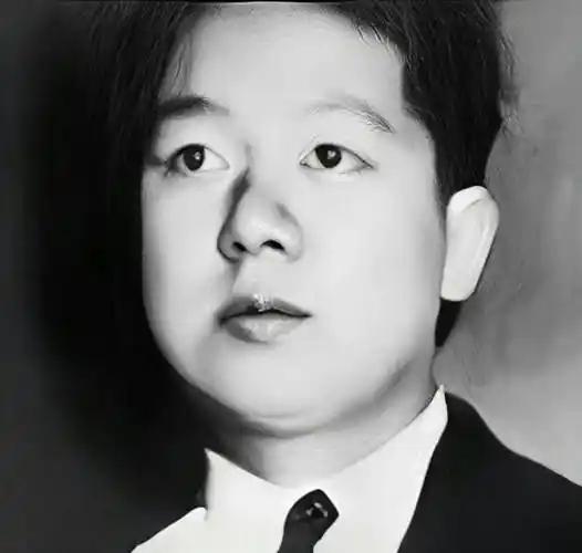 1964年，孔祥熙、宋霭龄的小儿子孔令杰结婚了，他的婚事轰动美国，因为他娶的是好