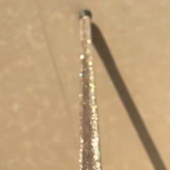 近日吉林有位女孩爆改的钻石拐杖，把孝心玩出了高级感。她没有送姥姥普通的按摩椅、保