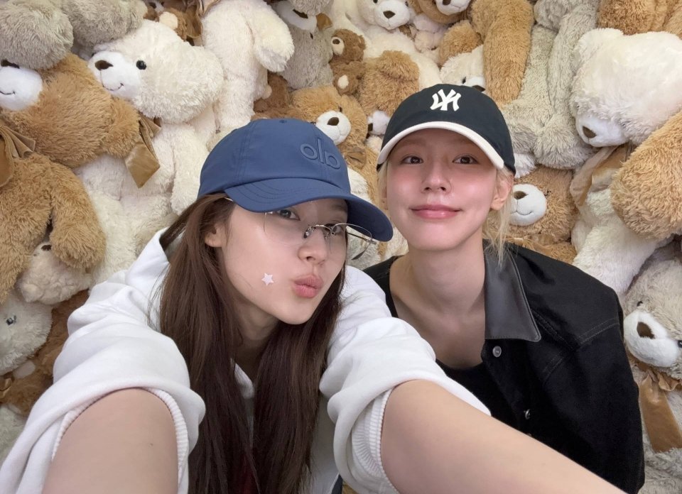 Sana & Miyeon 