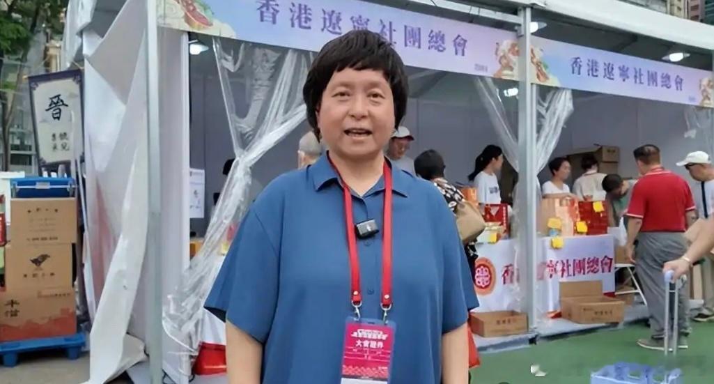 何超蕸去世何超蕸一向低调，甚少公开露面，也不活跃于商界与社交圈，行事沉稳内敛。愿